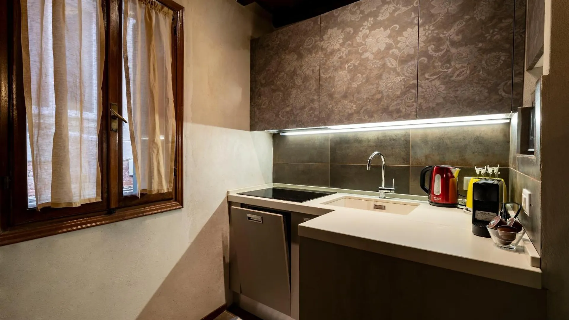 Ca Dei Zoti3 With Luggage Room Venice Apartment